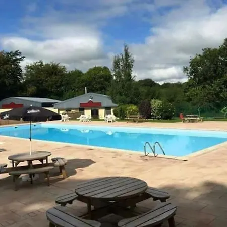Holiday Cabin Sleeps 5 Glan Gwna Holiday Park Caernarfon Exterior photo