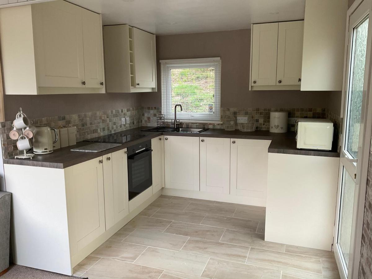 Sleeps 5 Glan Gwna Chalet *
